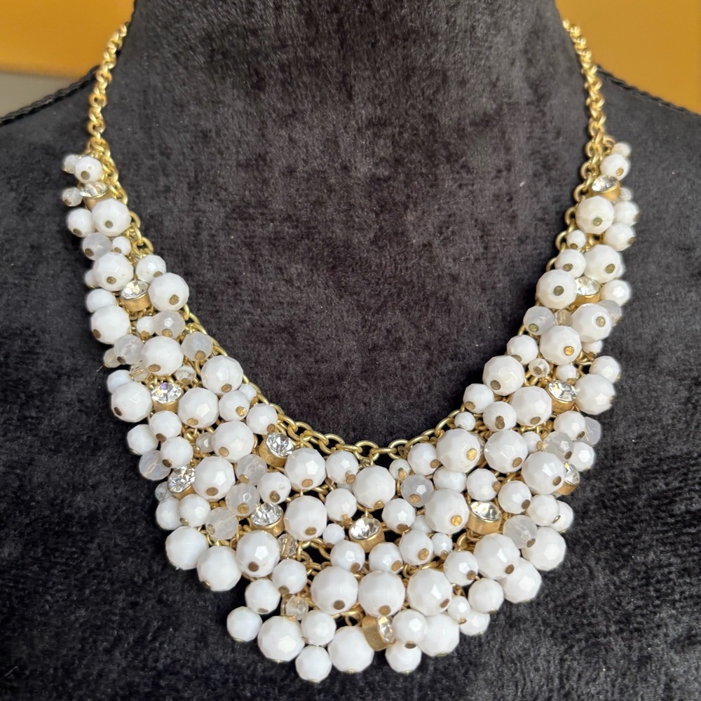 🌸Gold and White Bead Rhinestone Necklace
